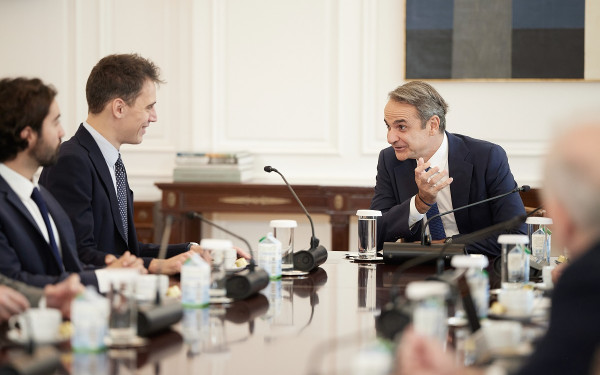 Συνάντηση του πρωθυπουργού με τον διευθύνοντα σύμβουλο της Mistral AI