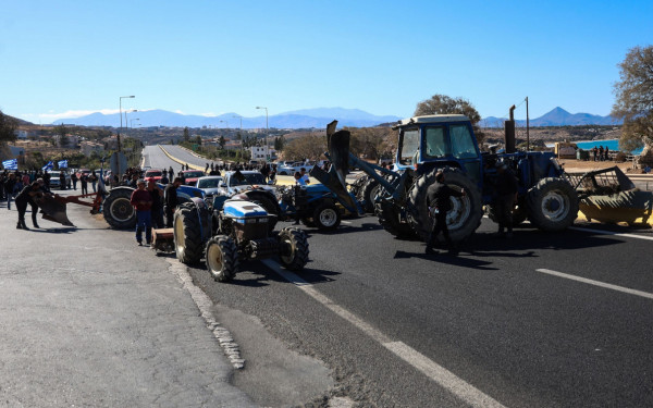 Πανθεσσαλική σύσκεψη στα Φάρσαλα: Ένα βήμα πριν στήσουν μπλόκα οι αγρότες