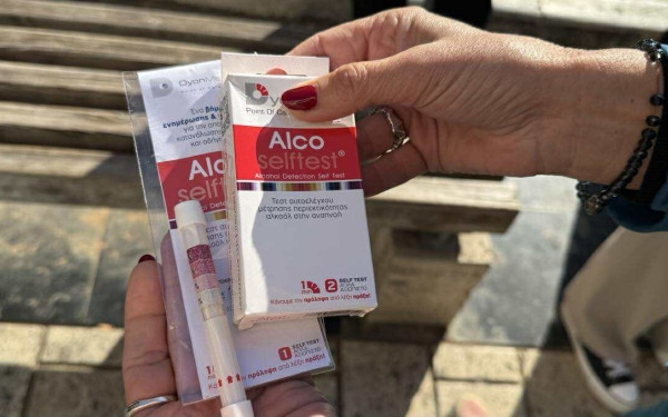 Θεσσαλονίκη: Ο ΦΣΘ μοίρασε 1000 «alco-selftest» σε οδηγούς - Η νέα καινοτομία στην ανίχνευση αλκοόλ με στόχο την ασφαλή οδήγηση