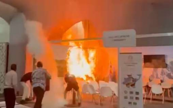 Φωτιά ξέσπασε σε περίπτερο της διάσκεψης του ΟΗΕ για το περιβάλλον (βίντεο)