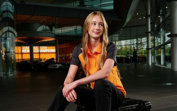 Φόρμουλα 1: Η 14χρονη κόρη του Μίκα Χάκινεν ξεκινά την πορεία της στον μηχανοκίνητο αθλητισμό (βίντεο)