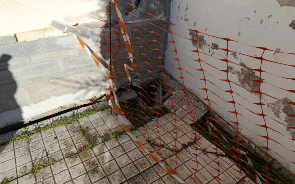 Θεσσαλονίκη - ΕΠΑΛ Βασιλικών: Κατάληψη και καταγγελία στην πολεοδομία για καθίζηση στον εξωτερικό χώρο - Δείτε βίντεο και φωτογραφίες