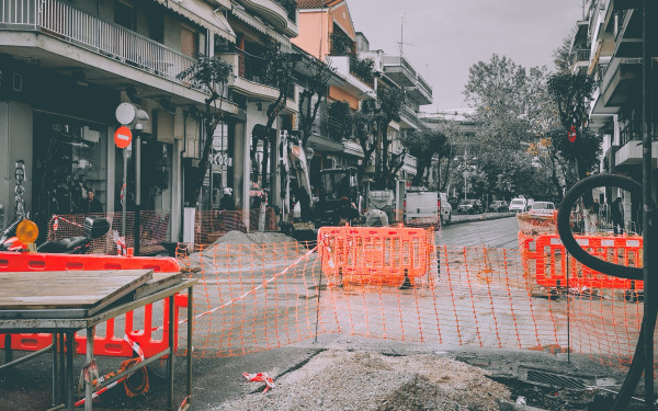 Θεσσαλονίκη: Φρένο στα μπαλώματα σε δρόμους και πεζοδρόμια από εταιρίες κοινής ωφέλειας βάζει ο Δήμος