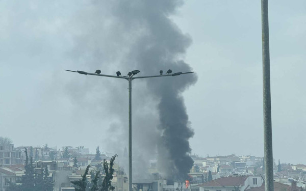 Θεσσαλονίκη: Φωτιά σε διαμέρισμα τρίτου ορόφου στην Πυλαία - Ορατοί οι καπνοί από τον Περιφερειακό