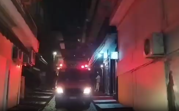 Γρεβενά: Φωτιά ξέσπασε σε πολυώροφη οικοδομή – Απεγκλωβίστηκαν πέντε άτομα