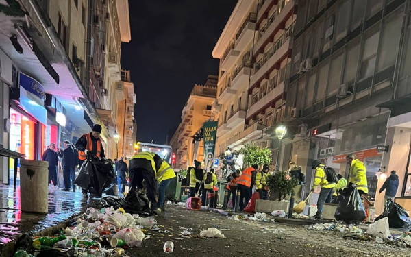 Θεσσαλονίκη: Ενισχύεται η καθαριότητα στο κέντρο ενόψει Χριστουγέννων - Οι ενέργειες του Δήμου