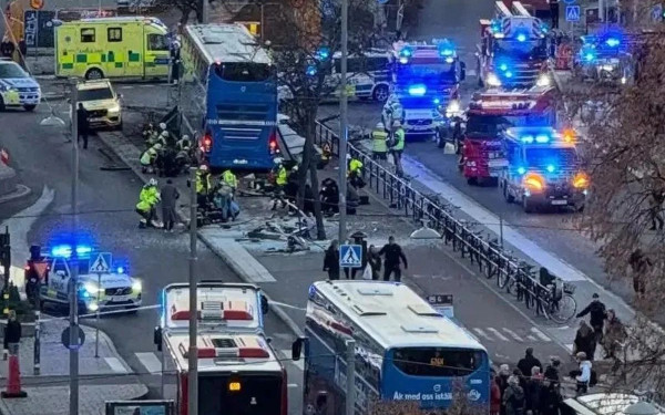 Ταυτοποιήθηκαν οι 3 γυναίκες που παρασύρθηκαν και σκοτώθηκαν από λεωφορείο στη Στοκχόλμη