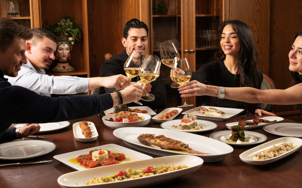 Μαύρη Θάλασσα: Εκατό χρόνια ιστορίας, εκατό χρόνια αξέχαστων θαλασσινών γεύσεων!