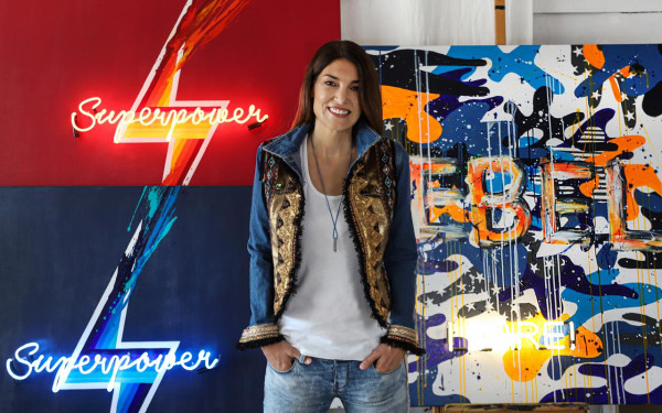 «Super Hearts» της Caroline Rovithi: Μια μοναδική pop-up έκθεση στη Θεσσαλονίκη