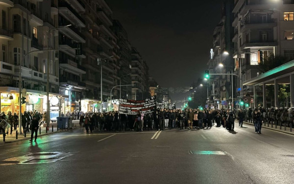 Θεσσαλονίκη: Επιστρέφει προς το Πολυτεχνείο το μπλοκ των αναρχικών