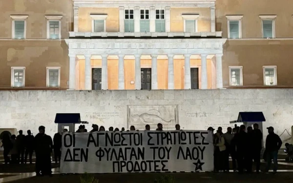 Ποινική δίωξη στα 23 μέλη του Ρουβίκωνα που συνελήφθησαν στο μνημείο του Αγνώστου Στρατιώτη