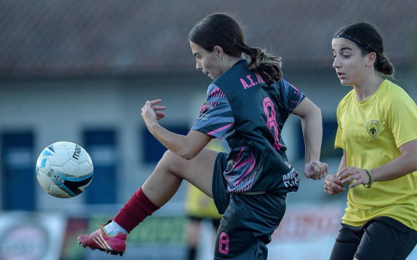 Πρώην ποδοσφαιρίστρια μάγεψε τους κριτές του «The Voice» (βίντεο)