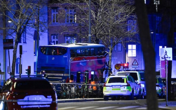 Σουηδία: Η αστυνομία προκρίνει την εκδοχή του δυστυχήματος για το λεωφορείο που έπεσε πάνω σε στάση