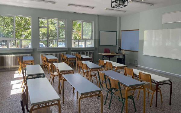 Το δημογραφικό κλείνει σχολεία και αδειάζει αμφιθέατρα