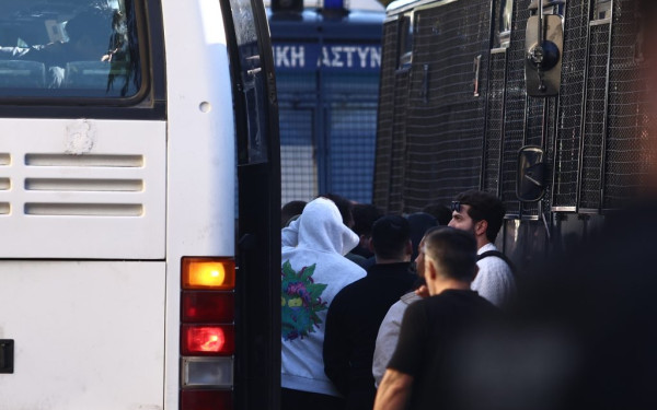 Στον ανακριτή σήμερα είκοσι συλληφθέντες για τις τηλεφωνικές απάτες – Προφυλακίστηκαν ήδη πέντε κατηγορούμενοι