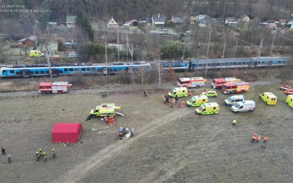 Τσεχία: Πάνω από 40 τραυματίες μετά από μετωπική σύγκρουση τρένων - Οι πέντε πολύ σοβαρά