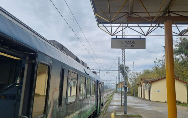 Θεσσαλονίκη: Αυτοψία στο πρωϊνό δρομολόγιο του προαστιακού για Σίνδο - Ελάχιστοι φοιτητές το προτίμησαν για το ΔΙΠΑΕ (βίντεο)