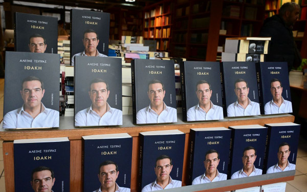 Le Monde για «Ιθάκη»: Με το βιβλίο του ο Αλέξης Τσίπρας προετοιμάζει την επιστροφή του