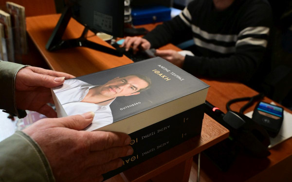 Αλέξης Τσίπρας: Η άνοδος στην ηγεσία του ΣΥΡΙΖΑ και η σχέση με τον Αλέκο Αλαβάνο - «Με ήθελε κομπάρσο, είχαμε γίνει νούμερο επιθεώρησης»