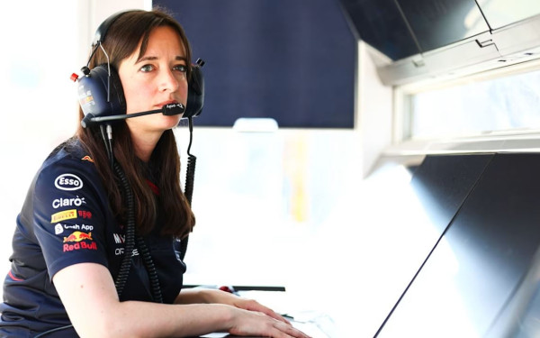 Φόρμουλα 1: Ποια είναι η Χάνα Σμίτς που κάνει «μαγικά» στην στρατηγική της Red Bull και οδηγεί το Φερτάπεν στο πρωτάθλημα