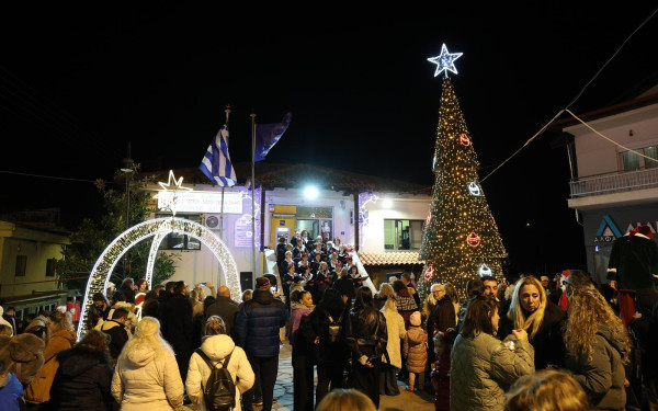 Δήμος Ωραιοκάστρου: Φωταγωγήθηκαν τα χριστουγεννιάτικα δέντρα σε Δρυμό και Πεντάλοφο