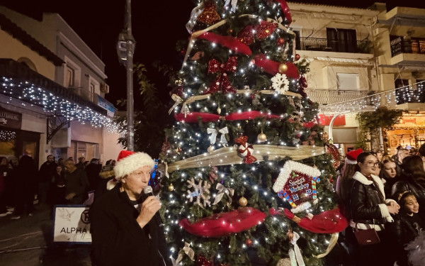 Λήμνος: Φωταγωγήθηκε το χριστουγεννιάτικο δέντρο της Μύρινας - Δείτε φωτογραφίες