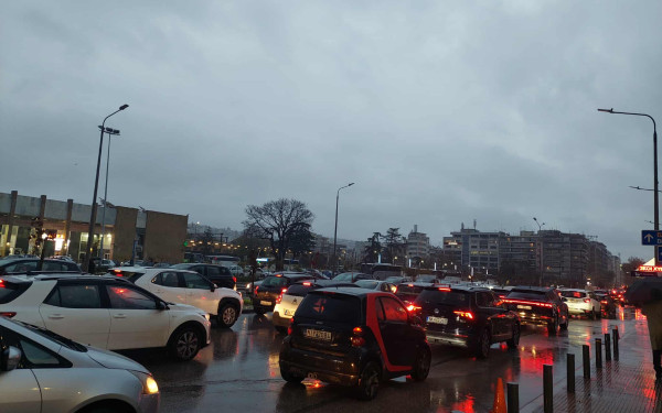 Θεσσαλονίκη: Χάος και μποτιλιάρισμα στους δρόμους από την νεροποντή