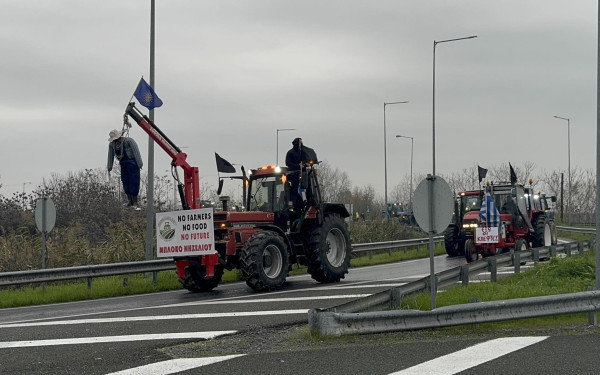 Αλεξανδρούπολη: Συνεχίζεται η ενίσχυση των αγροτικών μπλόκων σε βόρειο και νότιο Έβρο