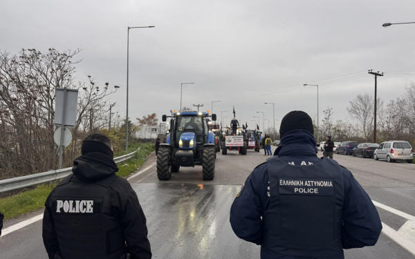 Διευρύνονται τα αγροτικά μπλόκα και στη Μακεδονία: Κλειστές οι εθνικές οδοί - Τι αποφάσισαν οι συνελεύσεις τους