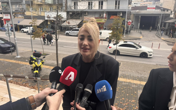 Θεσσαλονίκη: Ξέσπασε σε κλάματα η Ιωάννα Τούνη - «Περιμένω οκτώ χρόνια να δικαιωθώ» (βίντεο)
