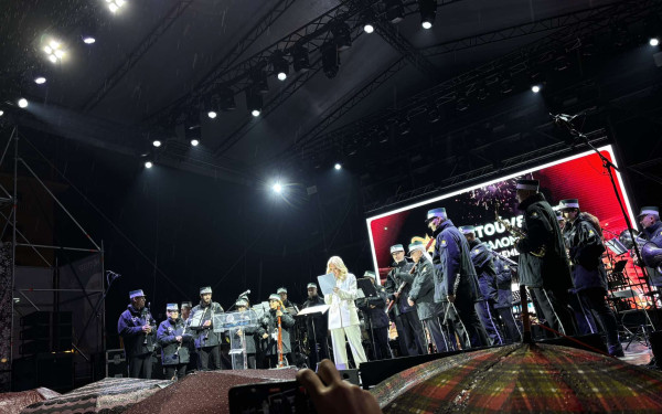 Θεσσαλονίκη: Όλα έτοιμα στην Αριστοτέλους για τη φωταγώγηση του δέντρου - Δείτε live