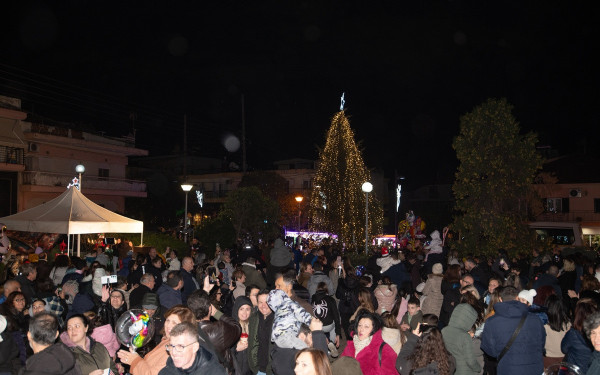 Δήμος Παύλου Μελά: Φωταγωγήθηκε το πρώτο χριστουγεννιάτικο δέντρο - Δείτε φωτογραφίες