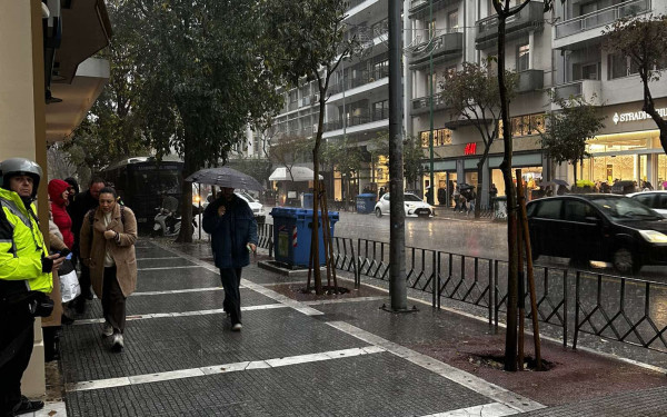 Κακοκαιρία Adel: Άνοιξαν οι ουρανοί στη Θεσσαλονίκη - Πλημμυρισμένοι δρόμοι και προβλήματα κυκλοφορίας (βίντεο)