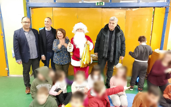 Εύοσμος: Το Δ’ ΚΑΠΗ μοίρασε δώρα και αγάπη στους μαθητές του 3ου Ειδικού Σχολείου