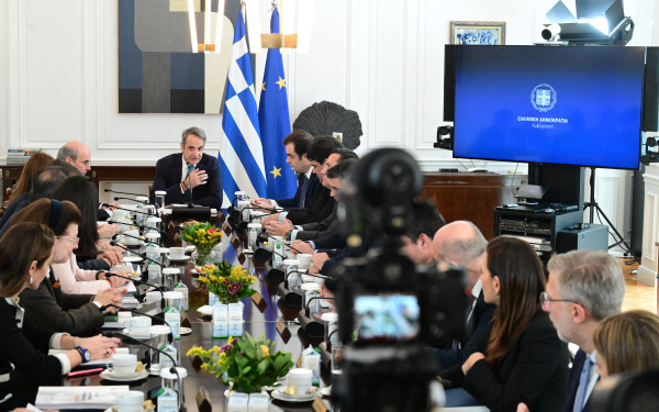 Σε εξέλιξη το Υπουργικό Συμβούλιο - Στο «τραπέζι» συλλογικές συμβάσεις, κτηματολόγιο και στεγαστικό