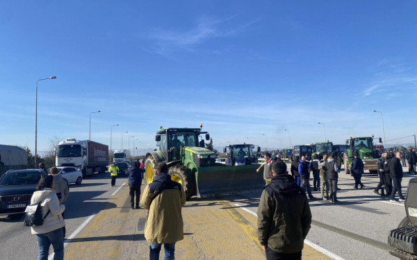 Άνοιξε το ρεύμα προς Θεσσαλονίκη στα διόδια Μαλγάρων - Στον κόμβο Παραλίμνης αύριο αγρότες της Πέλλας (βίντεο)