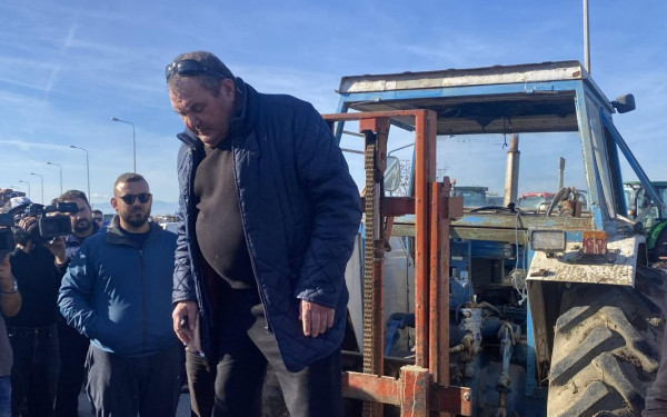 Ο «αρχιστράτηγος» των αγροτών στα Μάλγαρα που έκανε το «κόλπο γκρόσο» στους αστυνομικούς κόβοντας τον δρόμο για Αθήνα (βίντεο)