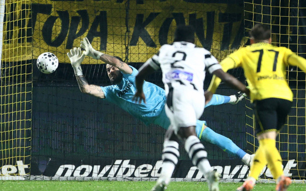 Κύπελλο: Άρης - ΠΑΟΚ 0-0 στο ημίχρονο, έχασε πέναλτι ο Δικέφαλος