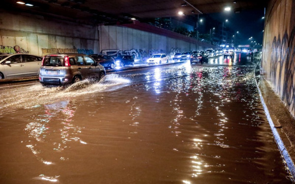 Κακοκαιρία «εξπρές»: Πάνω από 43.000 κεραυνοί και 154 χιλιοστά βροχής σε λίγες ώρες (χάρτες)
