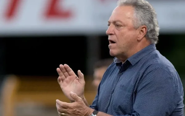 Ομοφοβικό ξέσπασμα προπονητή προκάλεσε έντονες αντιδράσεις: «Δεν θέλω ροζ φανέλες, δεν είμαστε αδερφές»