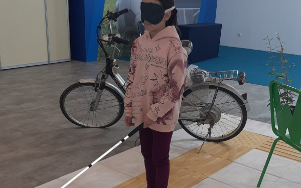 Θεσσαλονίκη: Πολίτες και μαθητές θα χρησιμοποιήσουν αναπηρικό αμαξίδιο και θα περπατούν χωρίς να βλέπουν