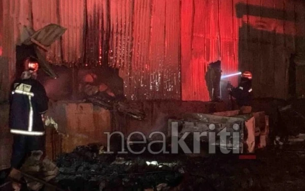 Κρήτη: Στις φλόγες αποθήκη στο Ηράκλειο με τρόφιμα και χαρτικά είδη