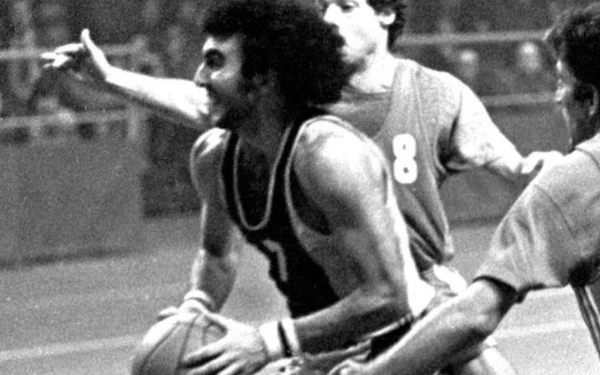 2 Δεκεμβρίου 1979: Το πρώτο σόου του Νίκου Γκάλη με τη φανέλα του Άρη (βίντεο)