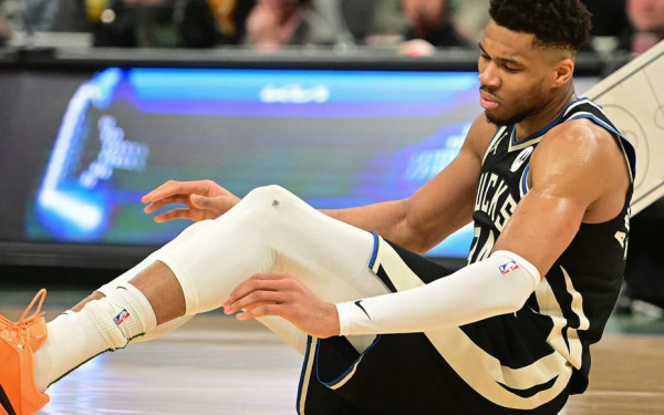 Μπάσκετ: «Πάγωσαν» οι Μπακς με τον τραυματισμό του Αντετοκούνμπο (βίντεο)