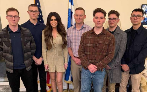 Κ. Γκιλφόιλ: Δείπνο για τους Αμερικανικούς Πεζοναύτες για την Ημέρα των Ευχαριστιών