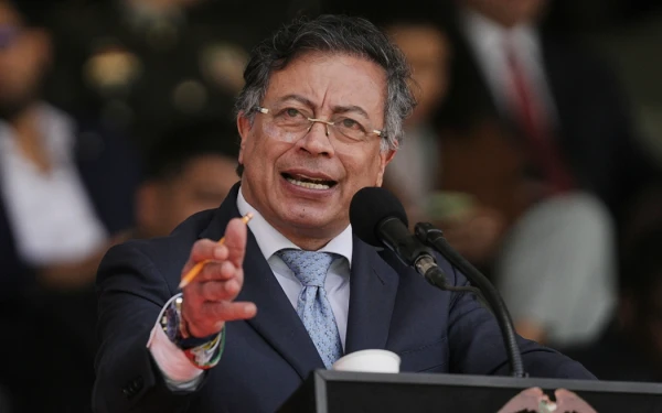 Ο πρόεδρος της Κολομβίας διαψεύδει συνεργασία στρατού με αντάρτες και καταγγέλλει τη CIA