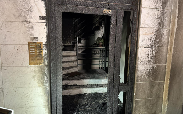 Θεσσαλονίκη: Φωτιά στην Καλαμαριά έπειτα από έκρηξη σε πολυκατοικία - Άγνωστοι τοποθέτησαν γκαζάκια στην πιλοτή