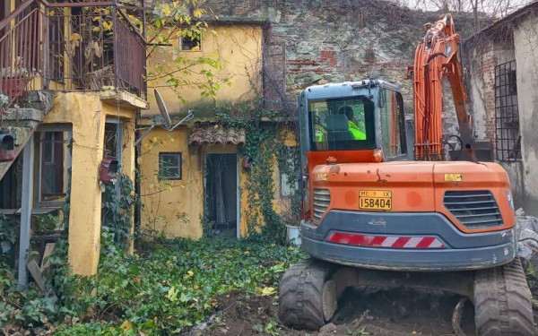 Θεσσαλονίκη: Ξεκίνησαν οι κατεδαφίσεις στην Άνω Πόλη - Ανακαλύφθηκε και ιστορικός φούρνος στα Βυζαντινά Τείχη
