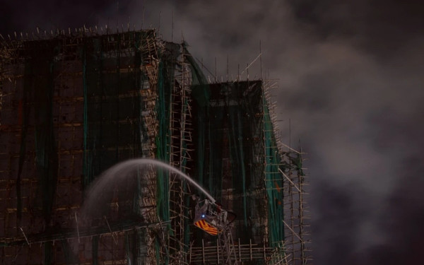 Χονγκ Κονγκ: 94 νεκροί από την καταστροφική πυρκαγιά - Αγώνας δρόμου για εντοπισμό επιζώντων