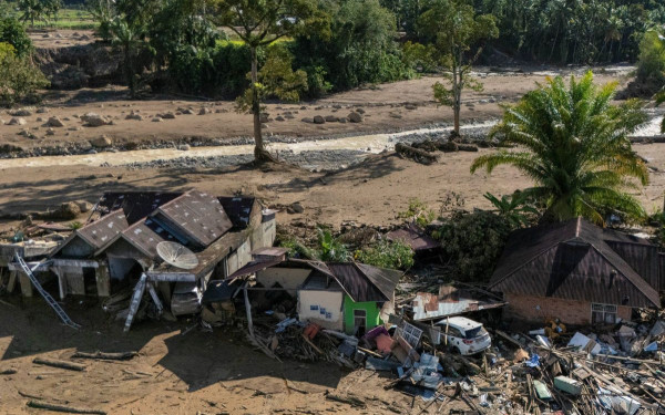 Νοτιοανατολική Ασία: Μάχη με τον χρόνο δίνουν οι διασώστες στη Σρι Λάνκα και στην Ινδονησία - Στους 1.160 οι νεκροί από τις πλημμύρες